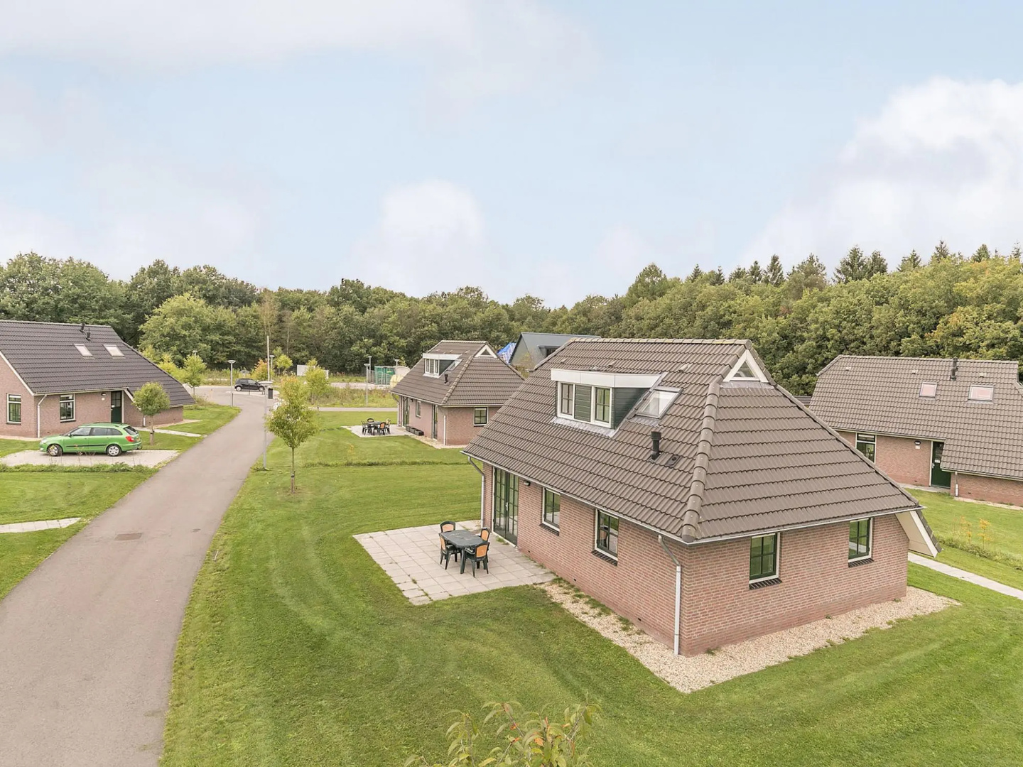 Detached 2 Bathroom Villa in Quiet Location near Forest
