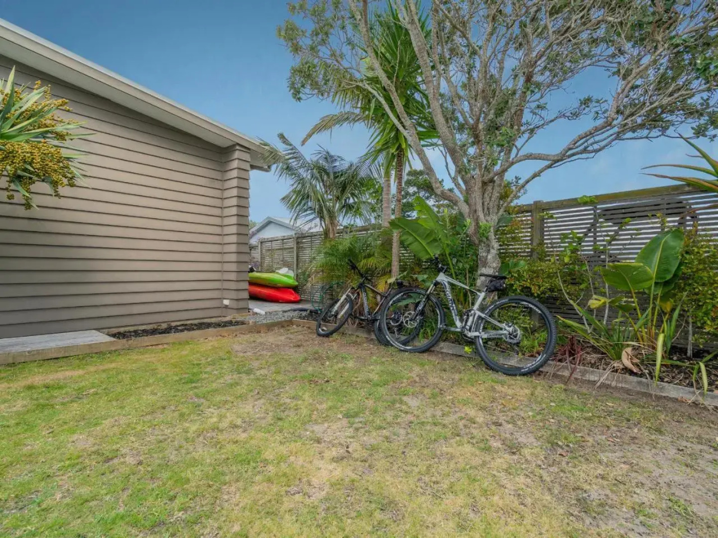 Sanctuary By The Water - Matarangi Holiday Home