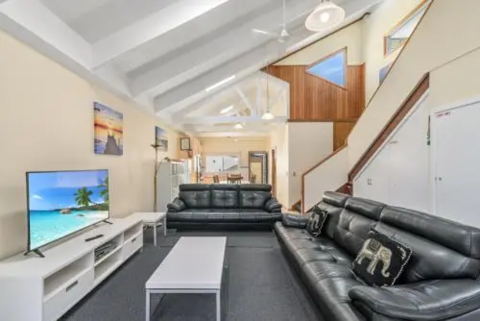 Black Dolphin Waterfront Townhouse - Bay Views