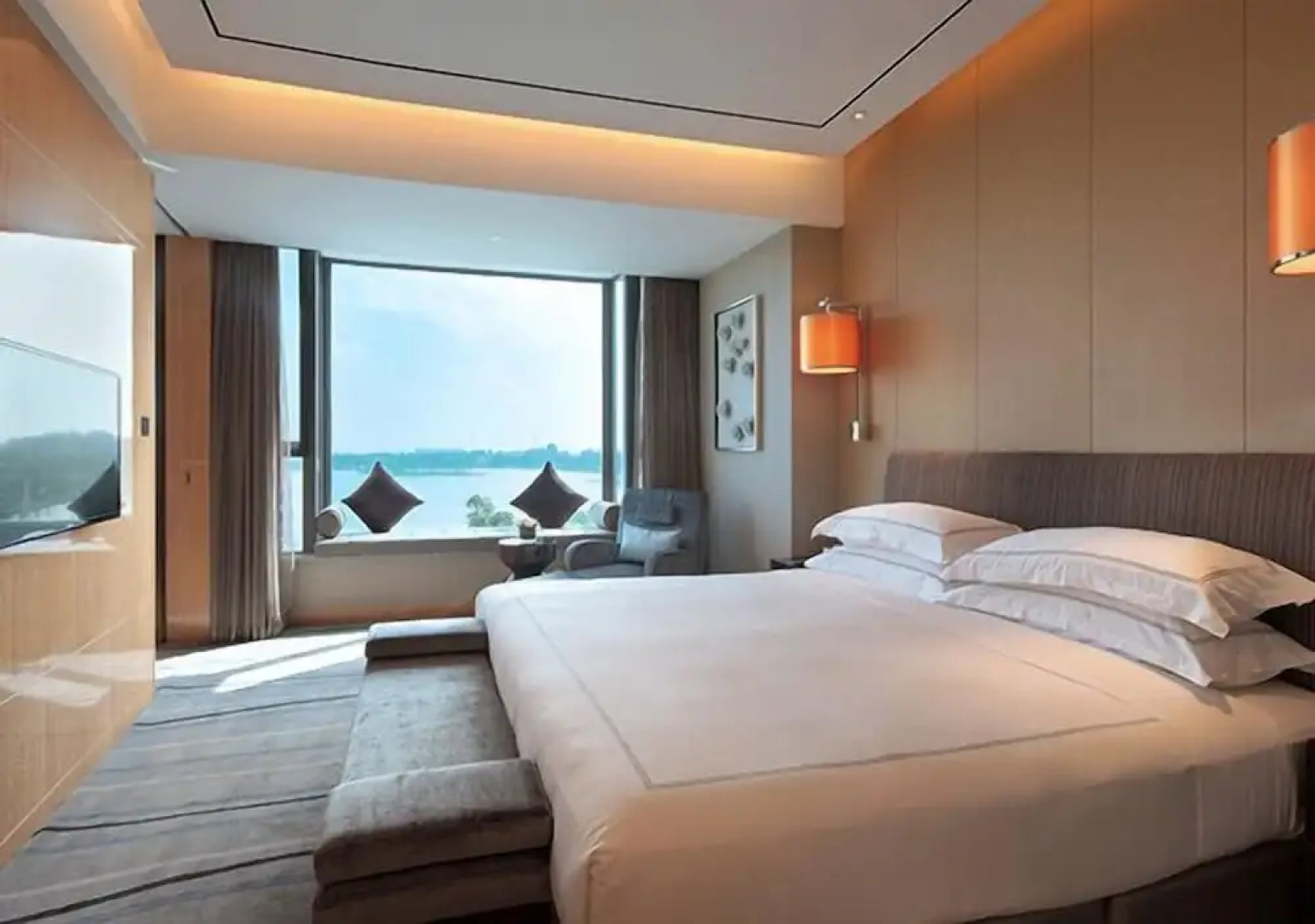 Luan Suntone Plaza Hotel