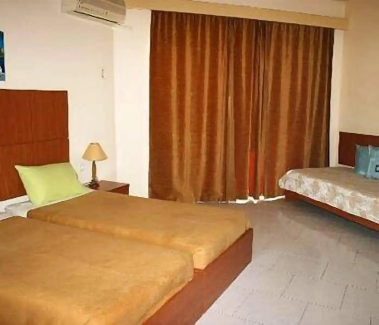 Lyristis Dinos Studios & Apartments