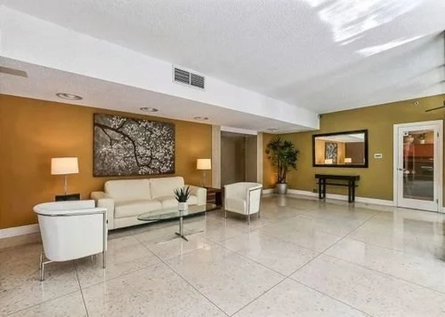 Hot Downtown1 Br apts in Palo Alto by RedAwning