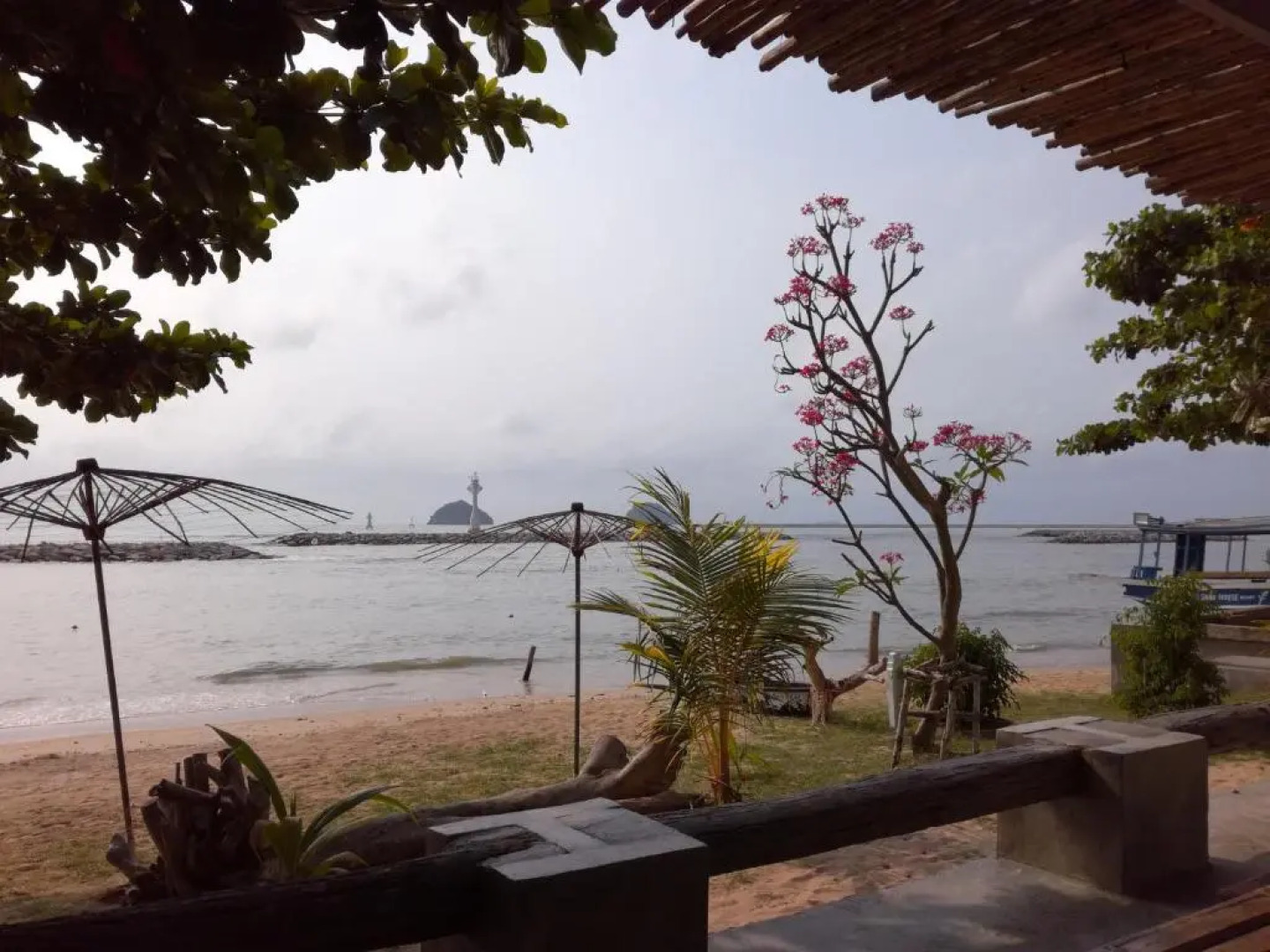 Sea Sand House Resort