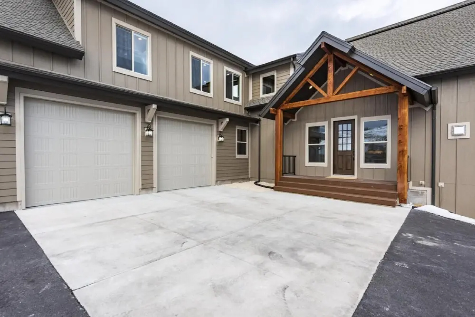 Luxury Designer Home, Beach Access, Pool Access, Private Community - Sleeps 39