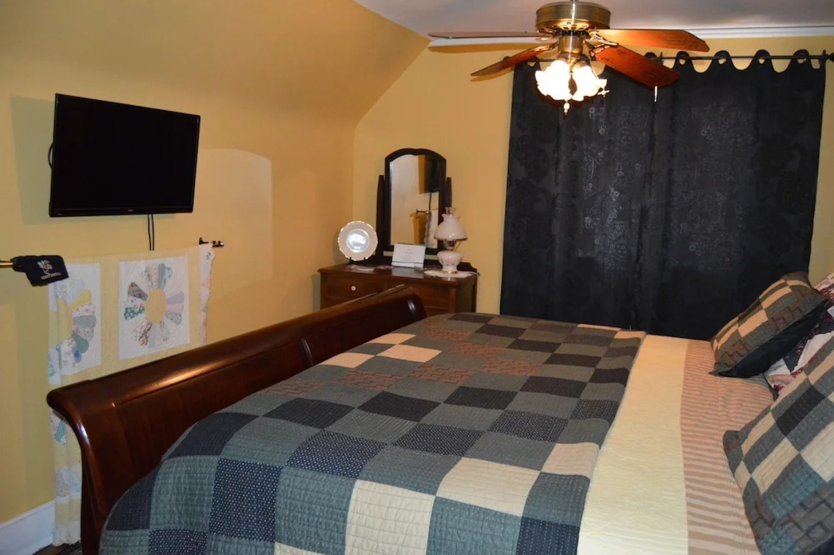 Maple Street Bed and Breakfast LLC