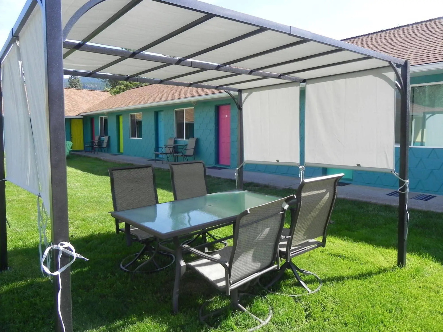 Naramata Courtyard Suites