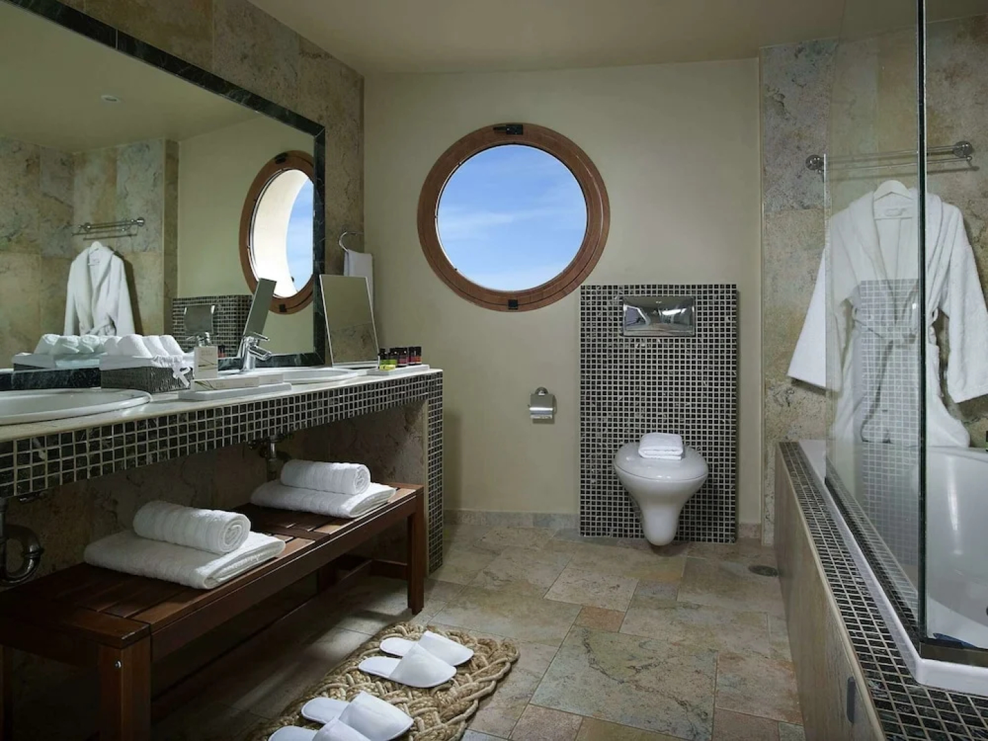 Luxury Villa With Heated Pool, Hamam, Hydromassage, Billiard, 700m to the Beach