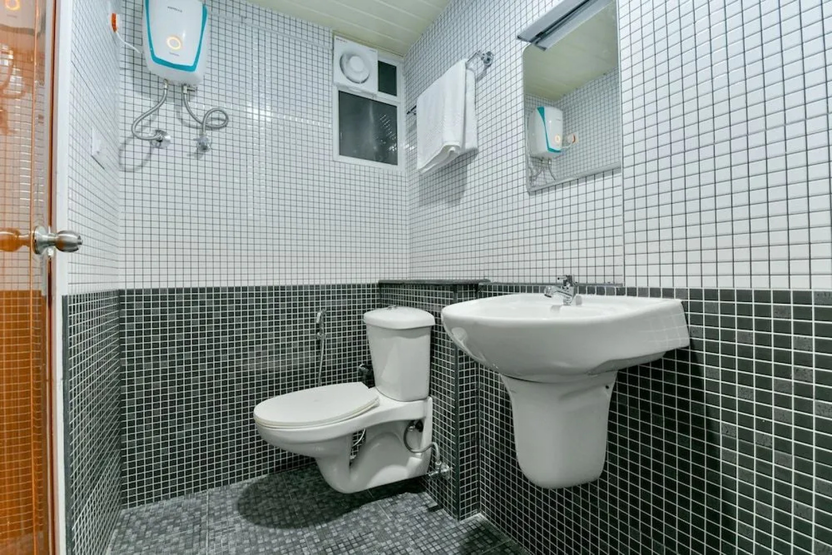 OYO 16140 Home Exotic 1BHK Kakkanad