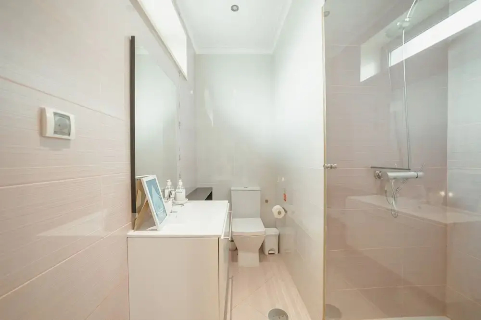 Pool Cinema Villa by Vacationy