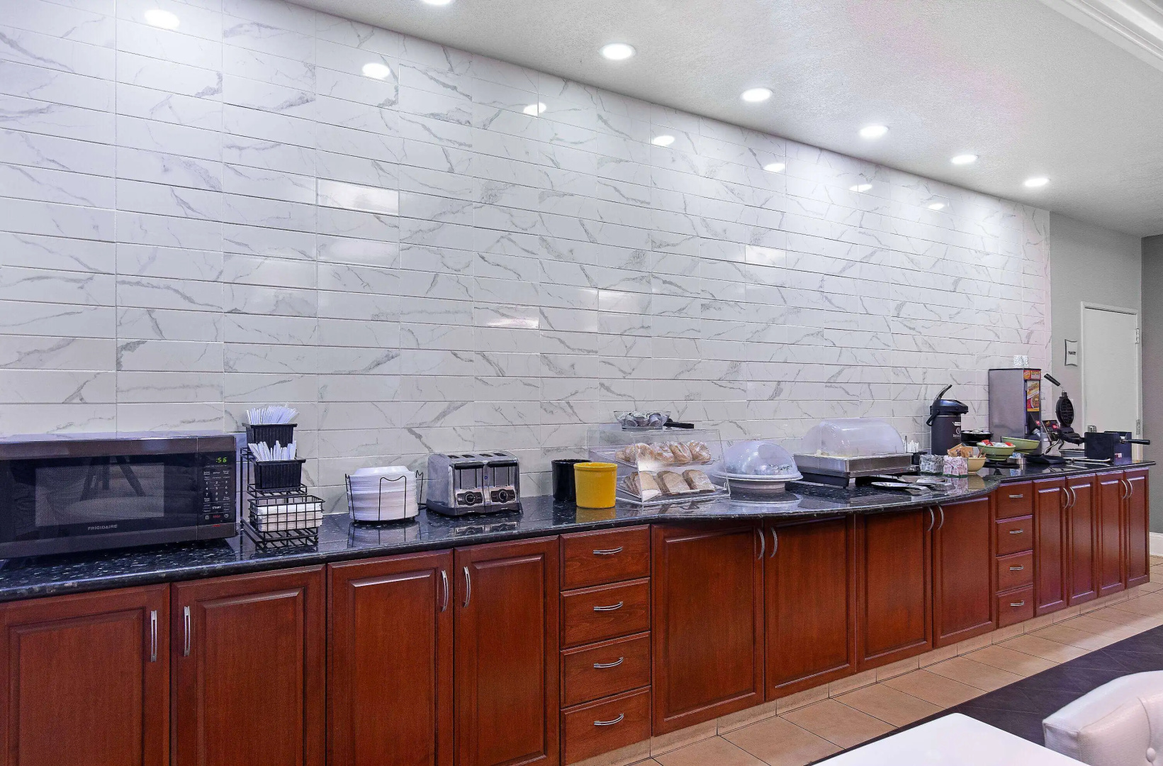 La Quinta Inn & Suites by Wyndham Bowling Green