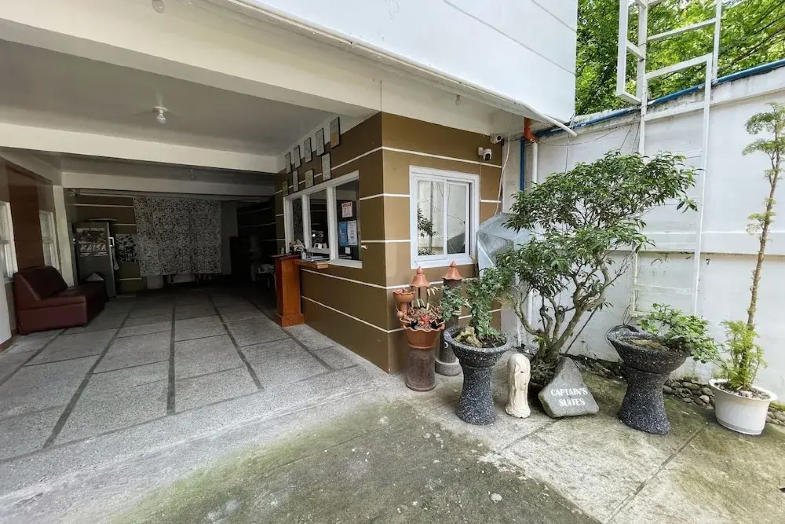 Captains Suites Albay