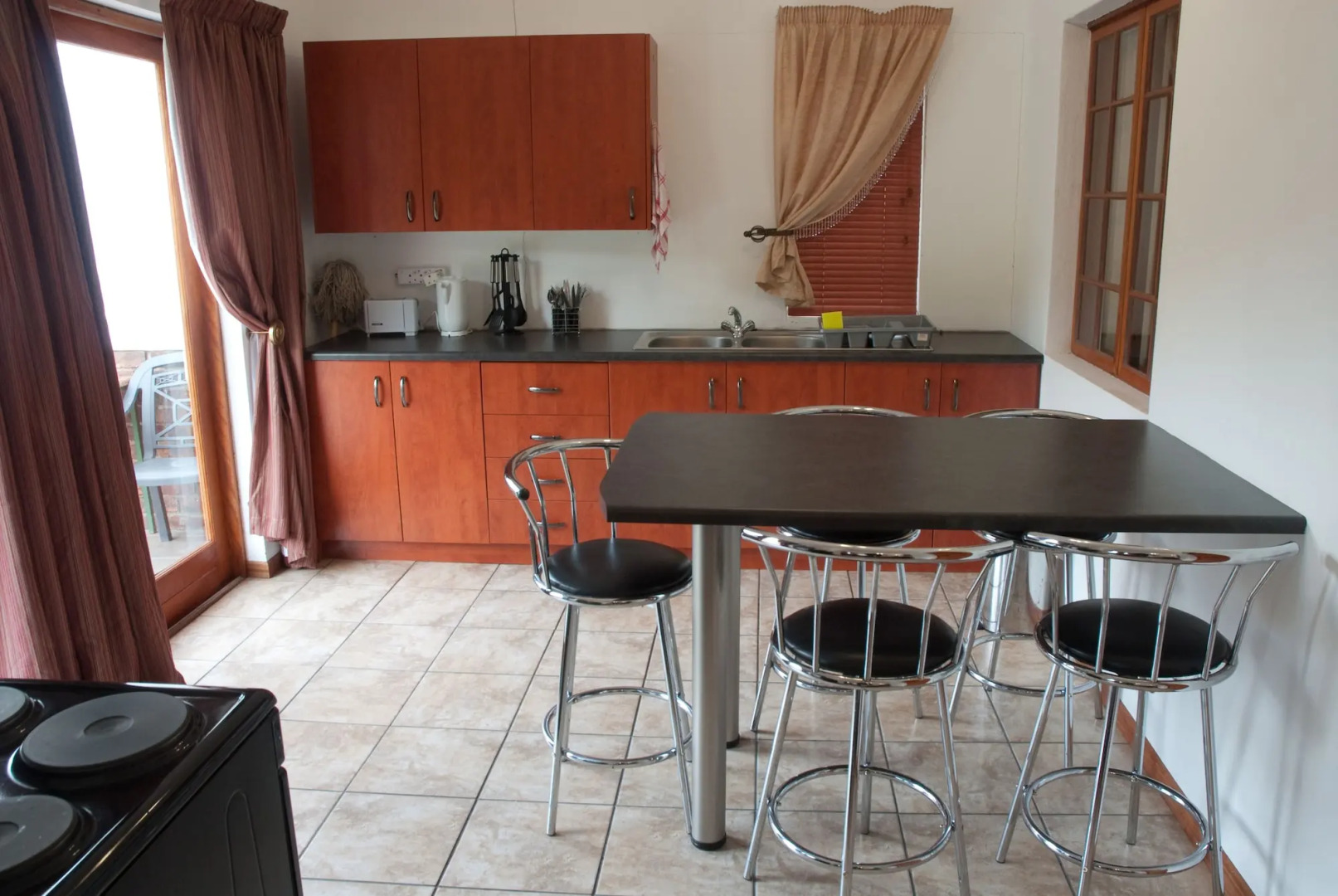 Old Mill Lodge, Working Ostrich Farm & Restaurant, Oudtshoorn