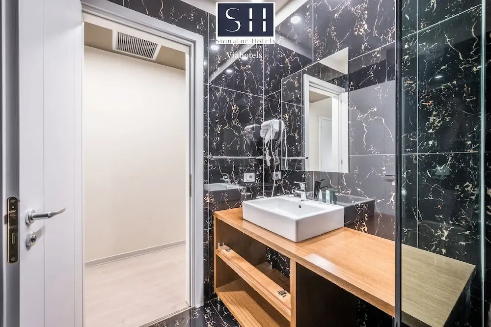 Signature BM Hotel Durres & Beach