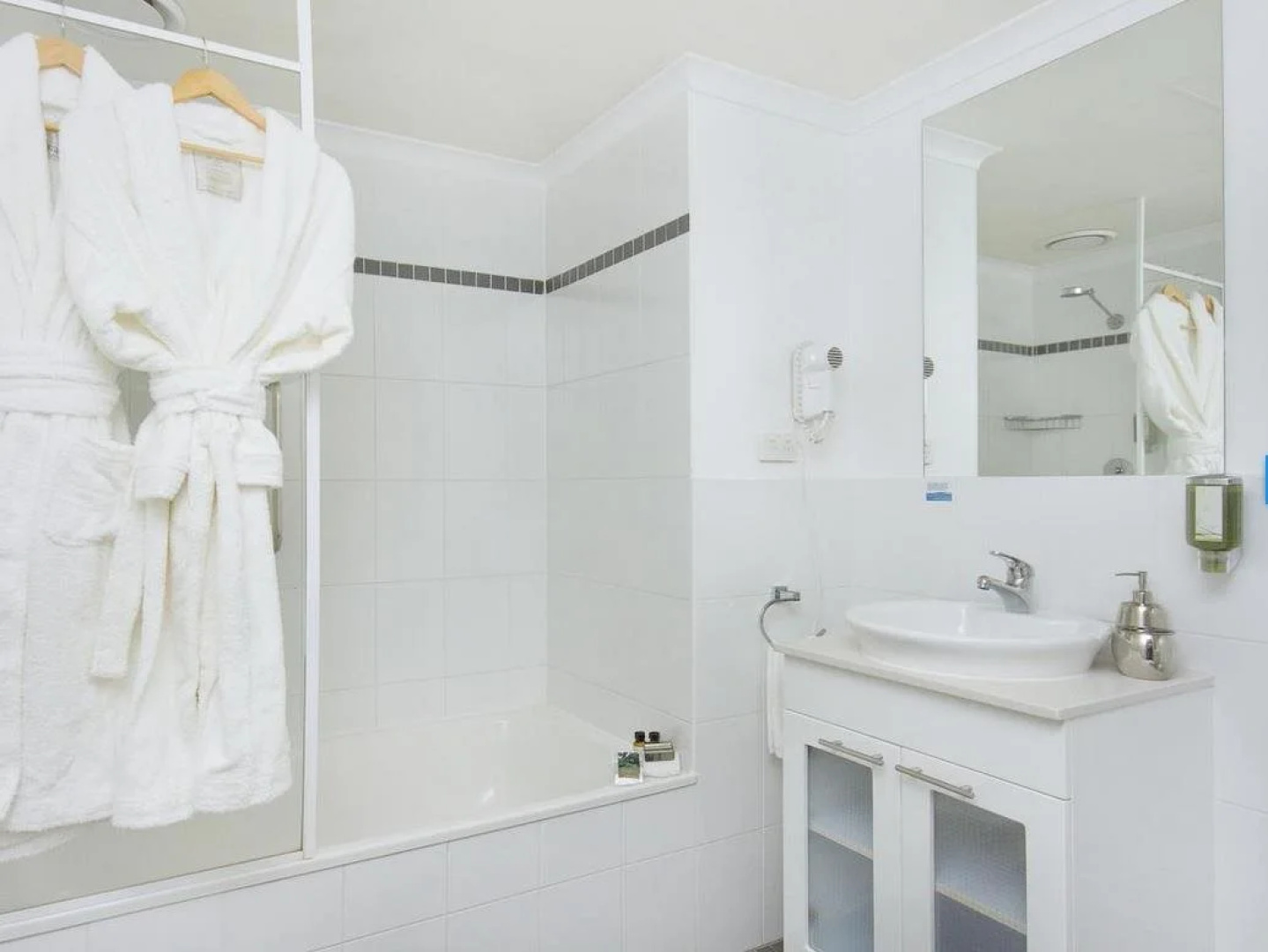 Pacific Suites Canberra