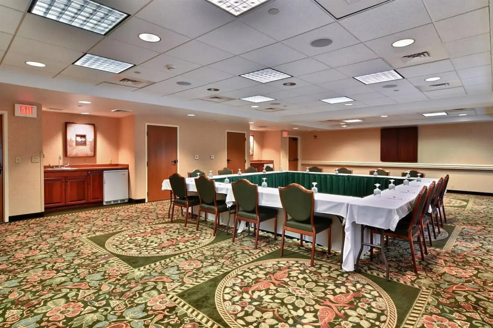 Hampton Inn & Suites State College at Williamsburg Square