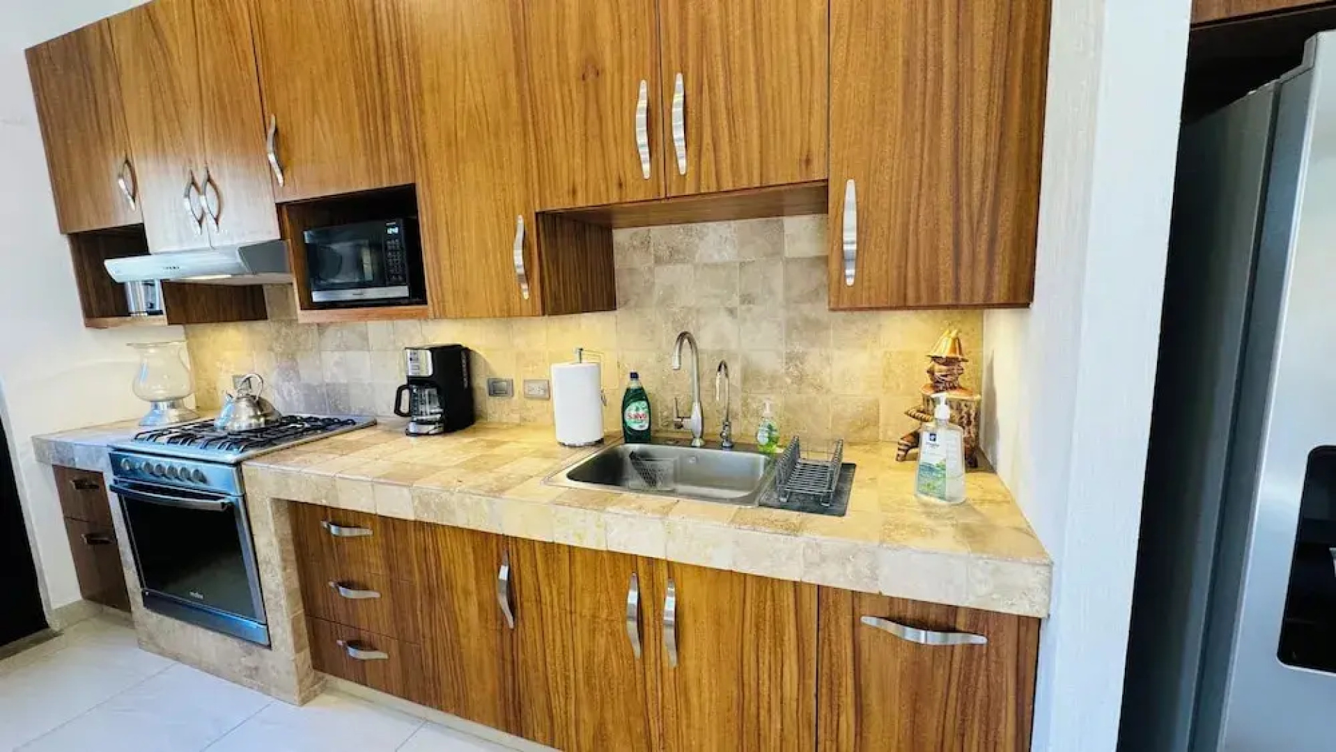 Ajijic Modern 1 Bedroom Guesthouse -patio - BBQ - Bikes - Gym - Pickleball Court