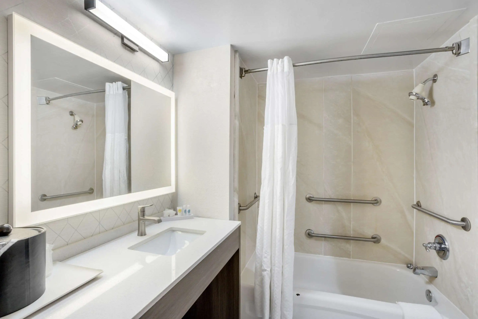 Comfort Inn & Suites Voorhees/Mt. Laurel