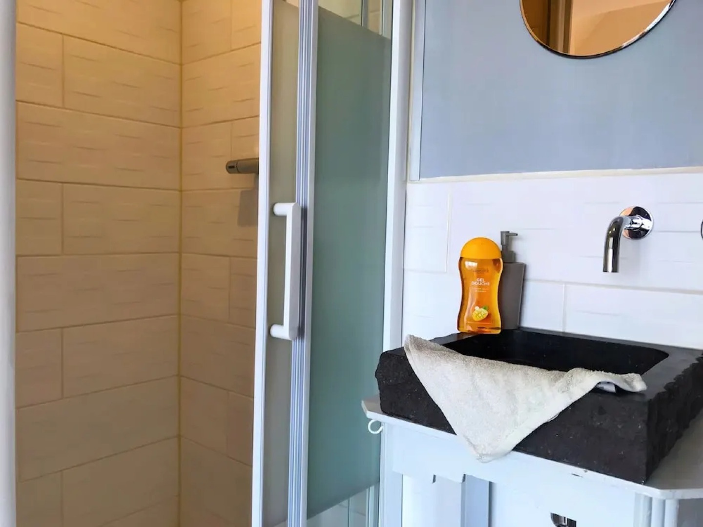 Tipi Lounge and breakfast