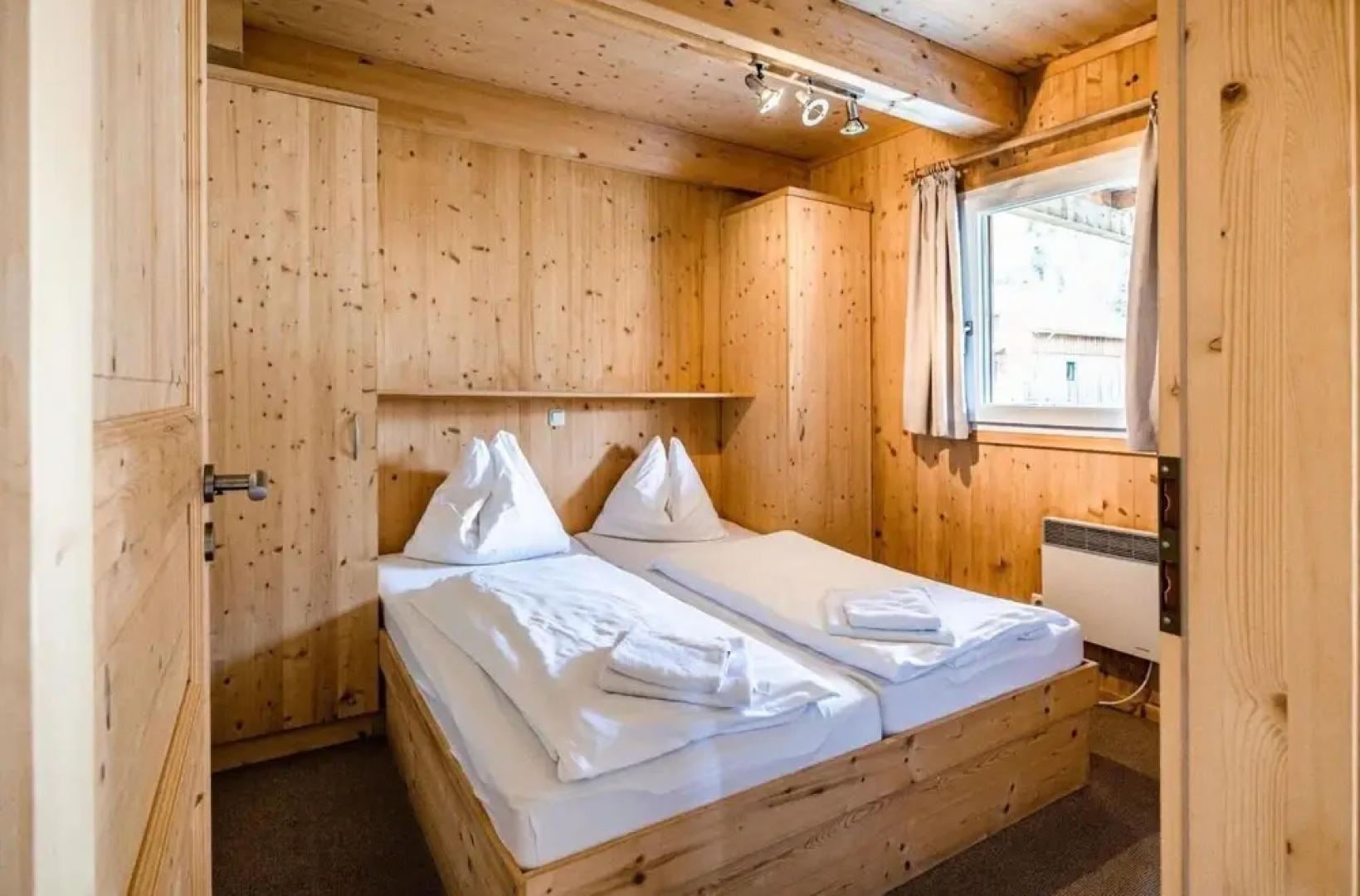 Wooden Chalet in Styria by the Lake