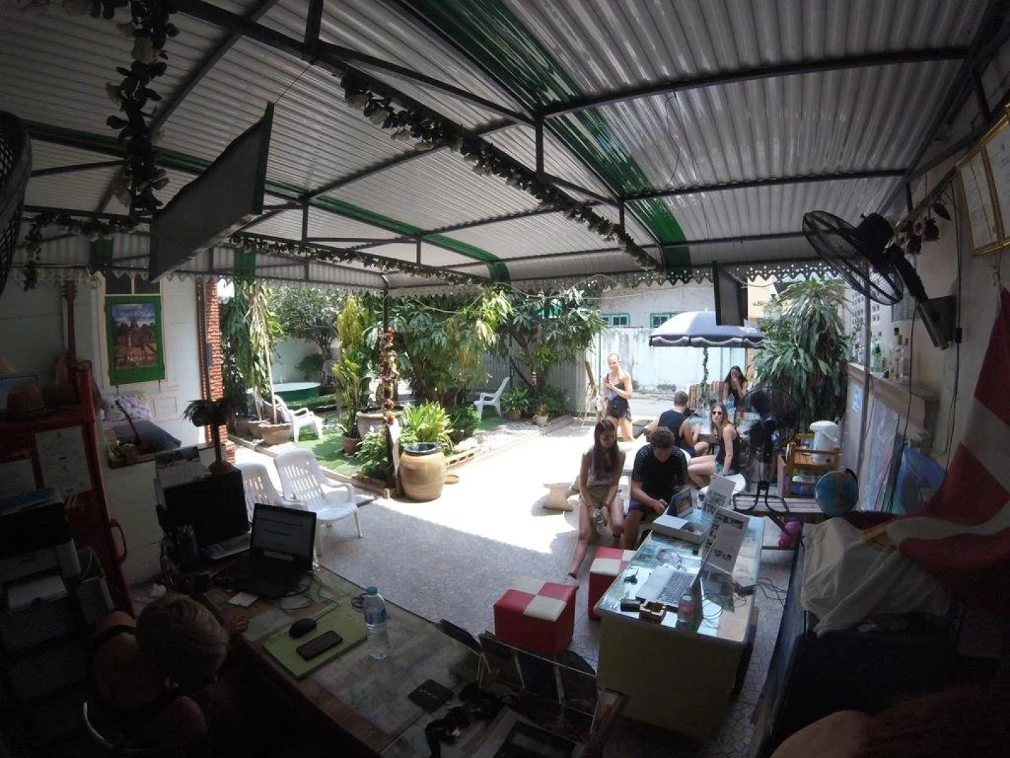 The Oasis Hostel - Adults Only