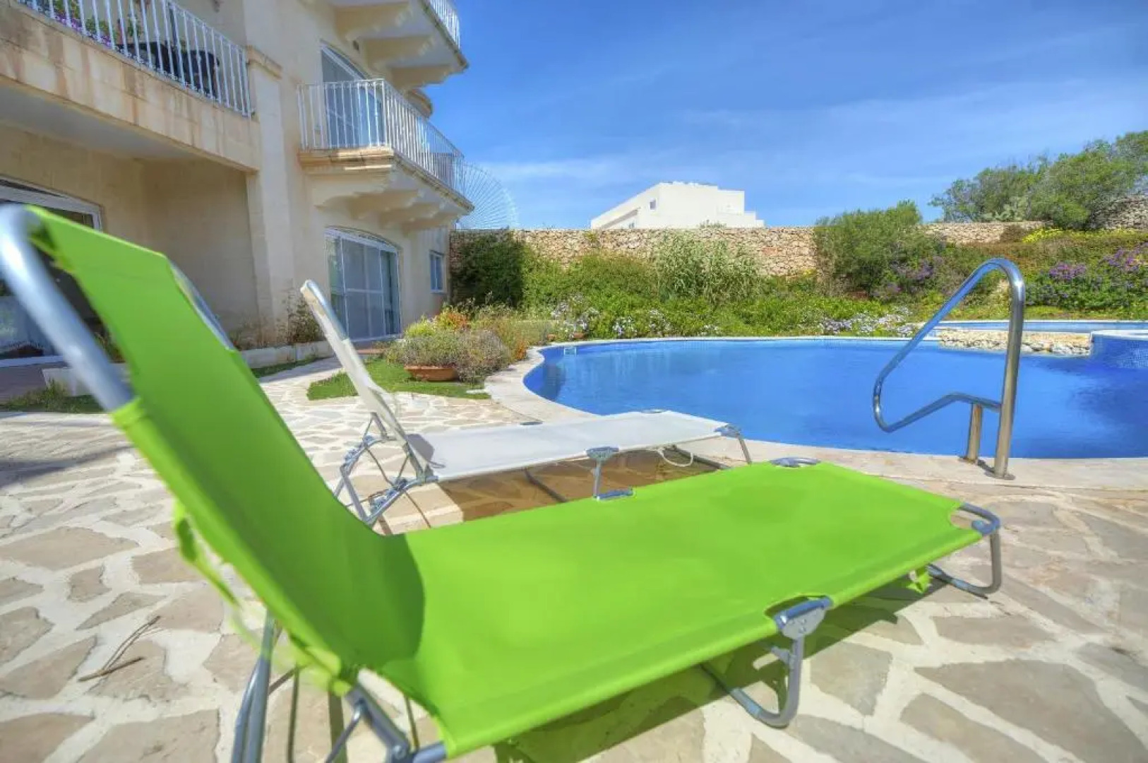 Modern and spacious 2 bedroom apartment with communal outdoor pool GZ-SMEL1-1