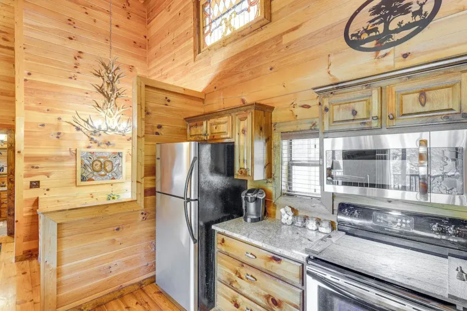 Private Hot Tub: Riverfront Cabin in Murphy