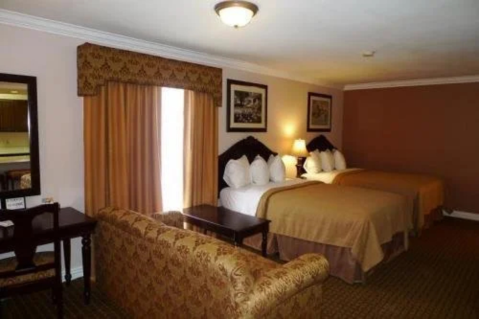 Quality Suites Anaheim Stadium