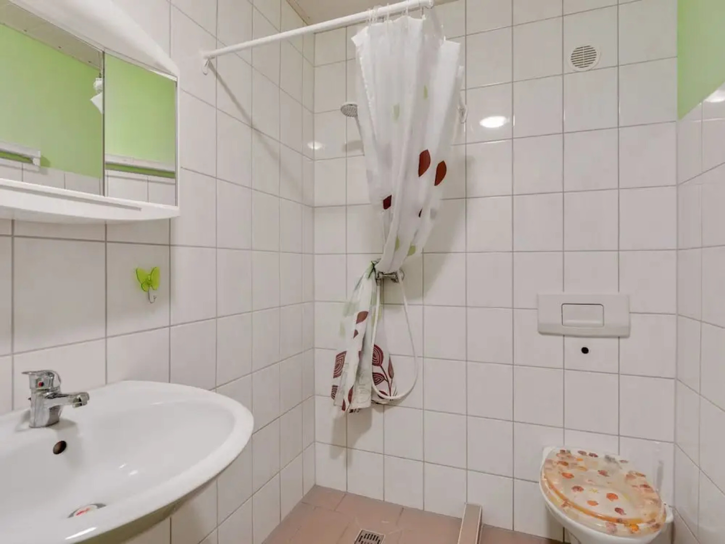 Cozy Apartment near Sea in Warin