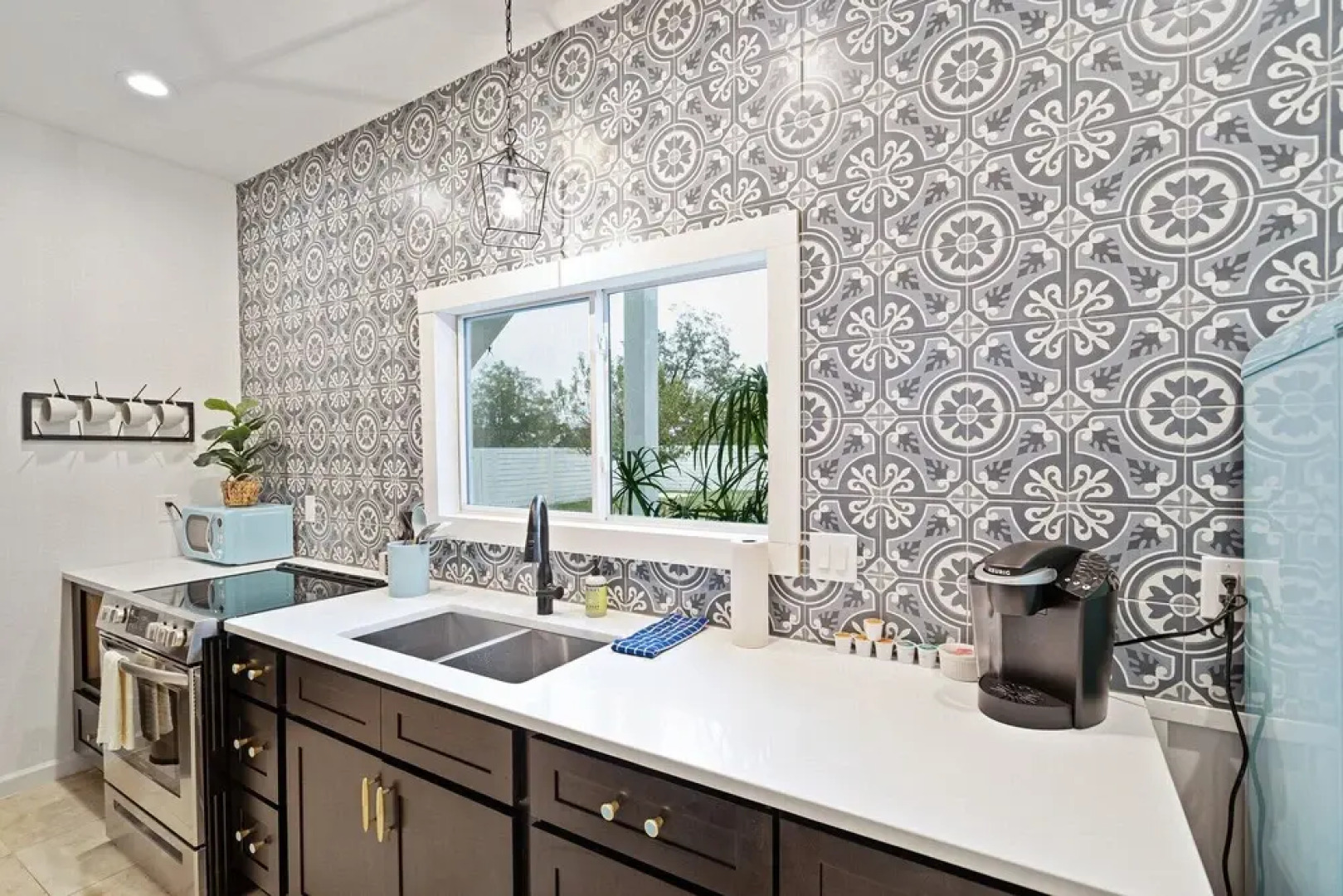 Luxury Home With Firepit Just 1mi to Arrowhead Vineyard