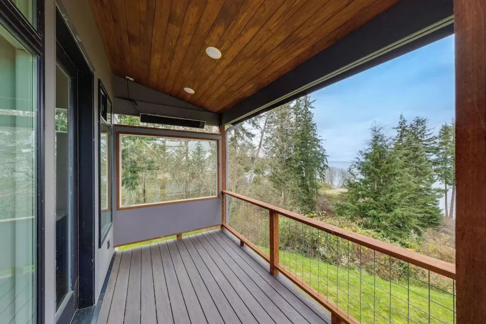 Waterfront Whidbey Island Hideaway w/ Beach Access