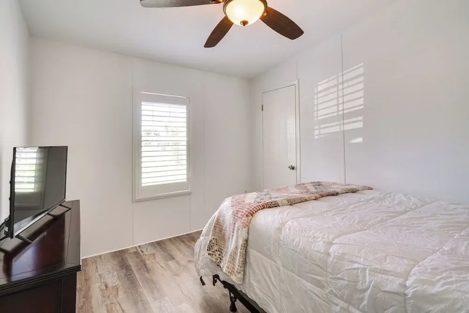 Sunny Fort Myers Home w/ Screened-in Porch & Grill