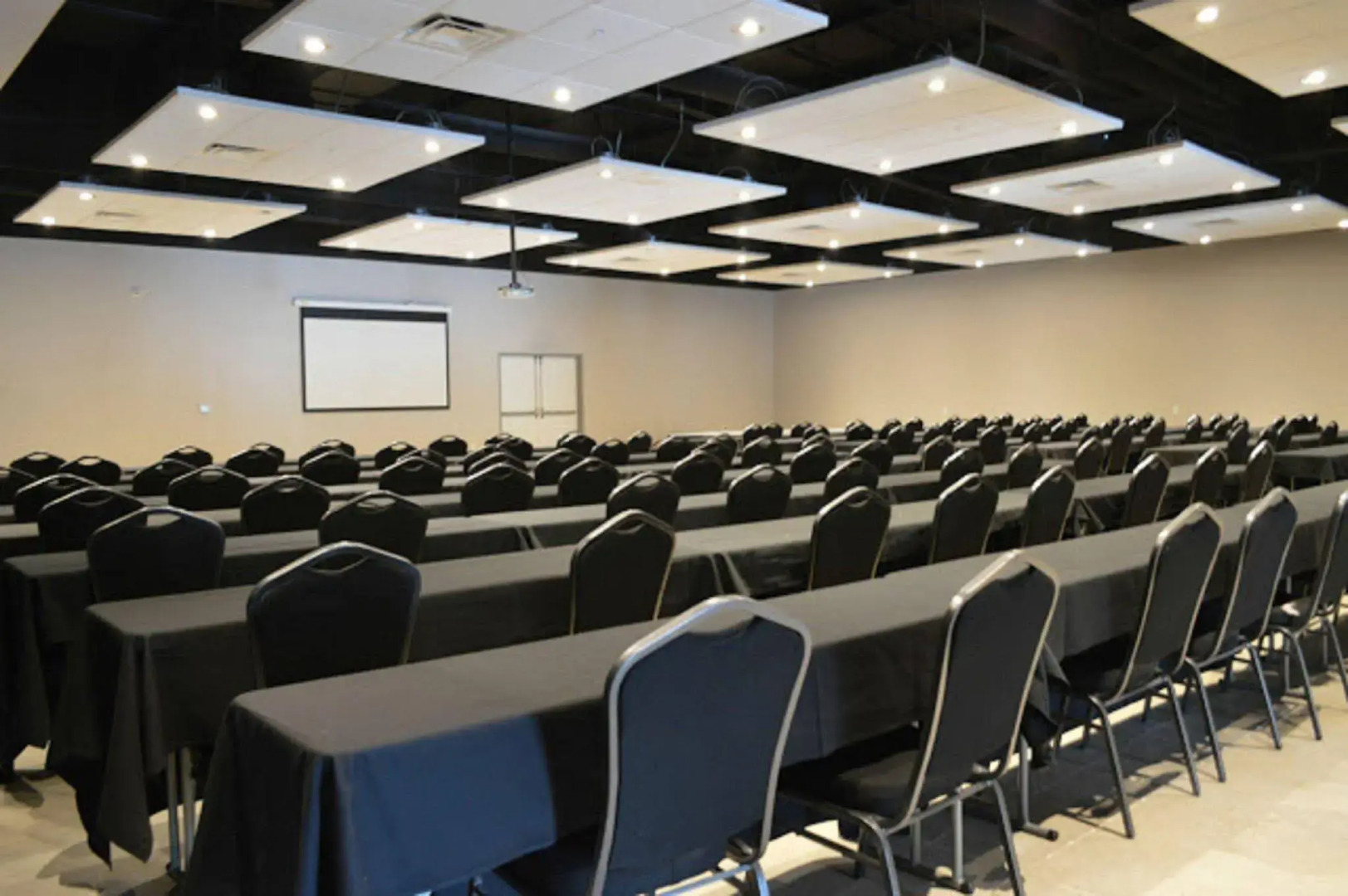 Holiday Inn Express & Suites Tulsa NE - Claremore by IHG