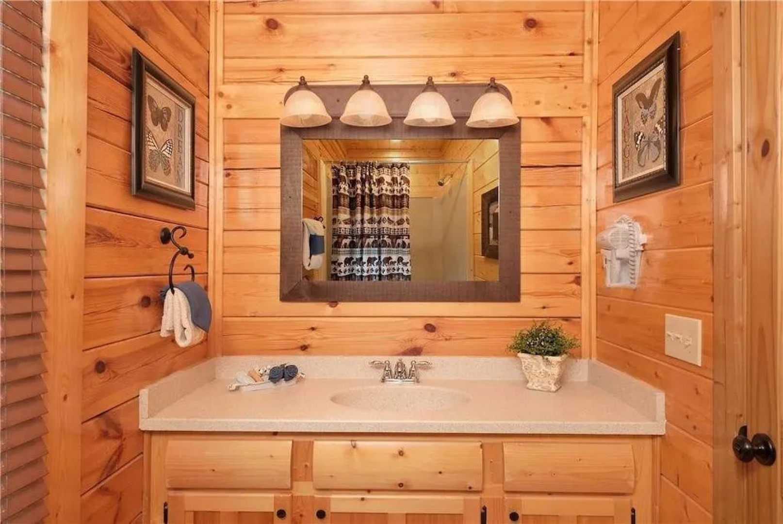 On Eagle's Wings - 2 Br cabin by RedAwning