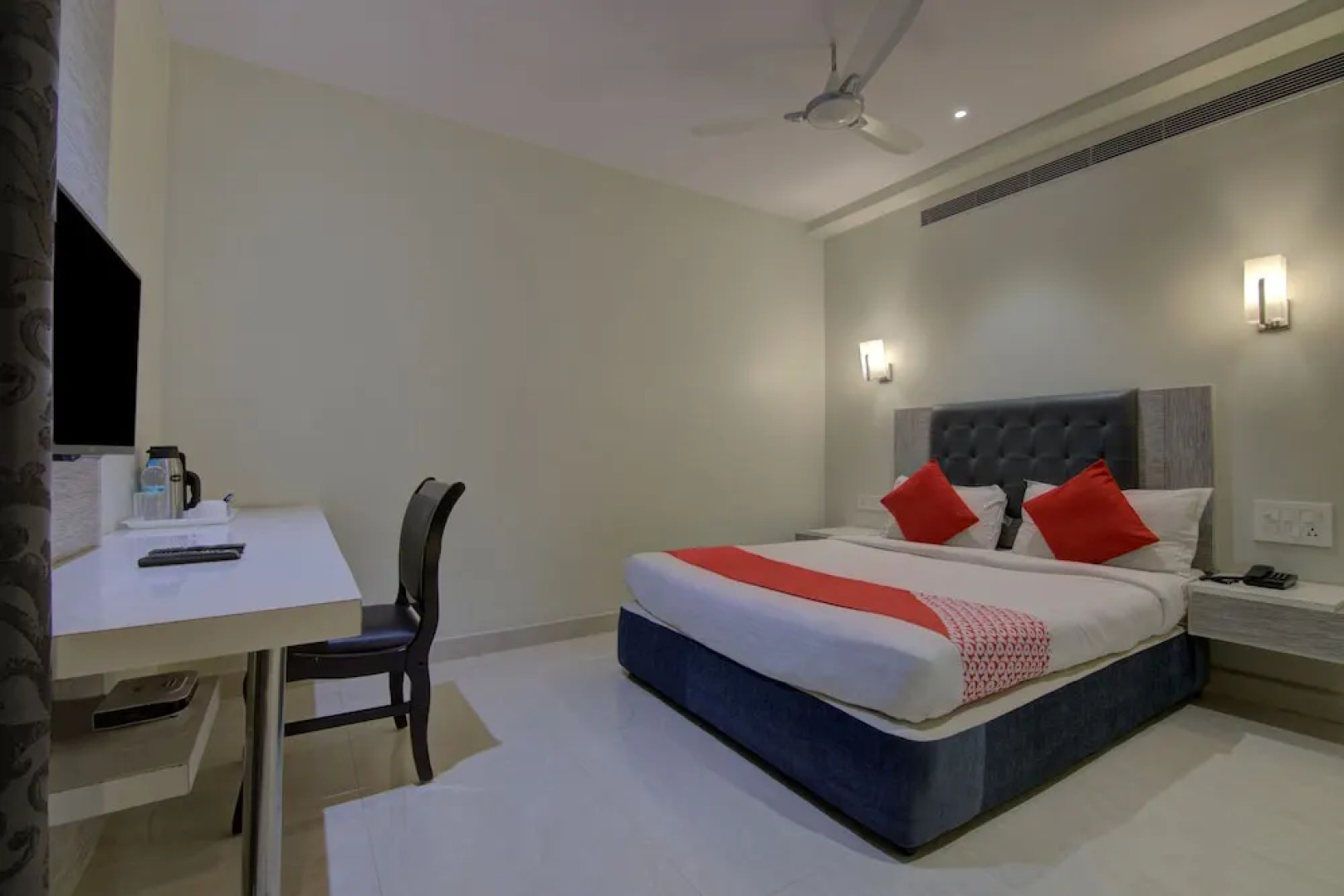 OYO 2653 The Orange Hotel