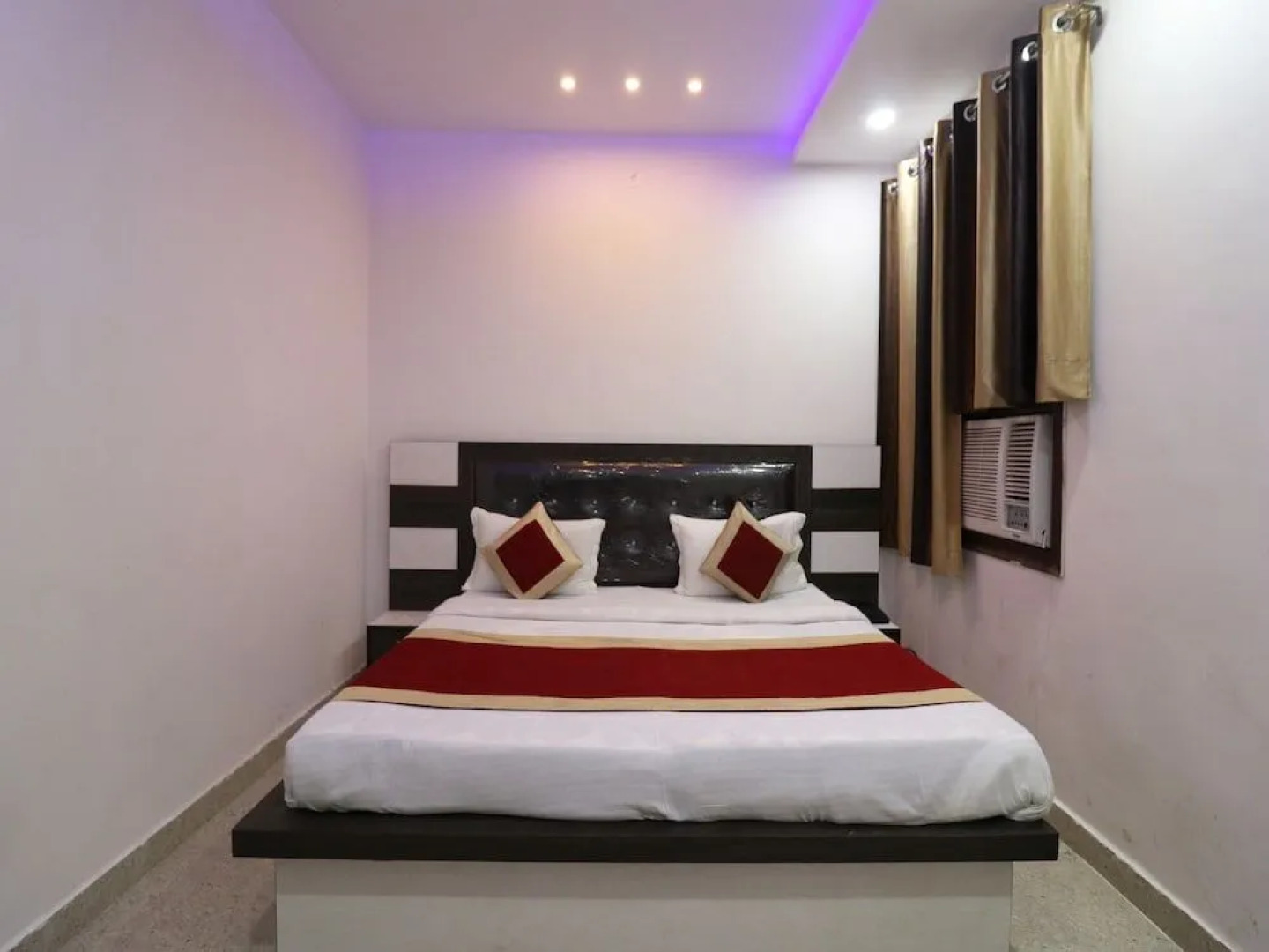 Oyo 28058 Hotel Gold Galaxy