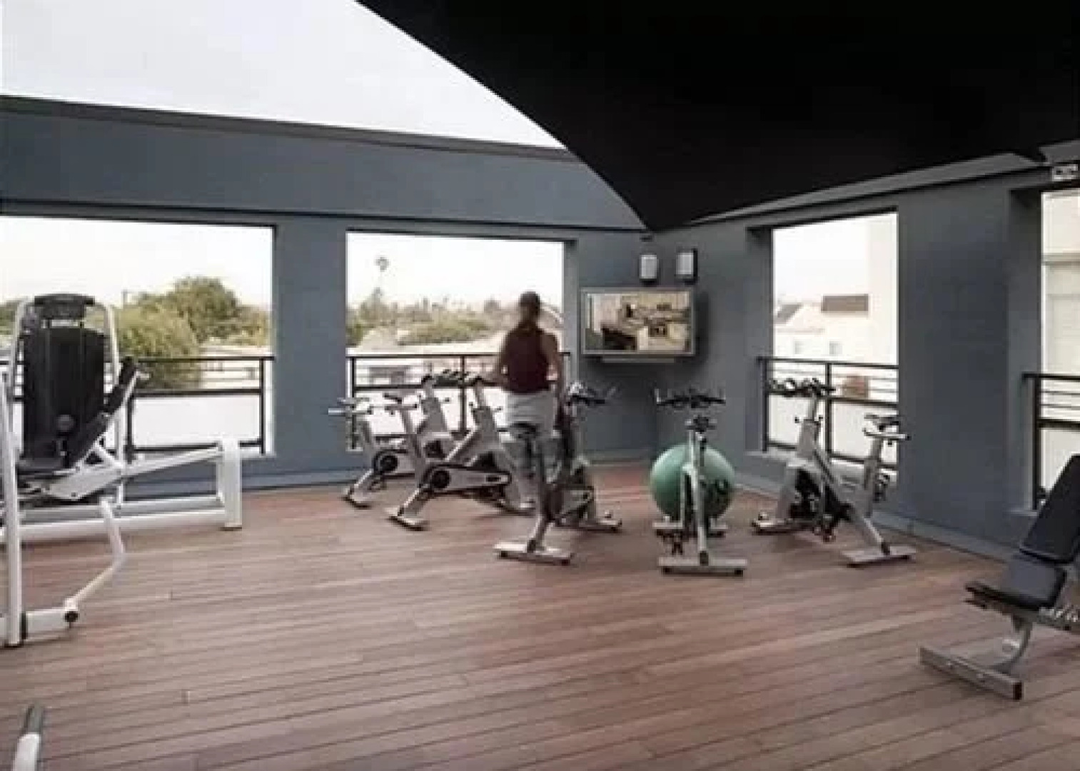 MDR Loft 1 Br condo by RedAwning