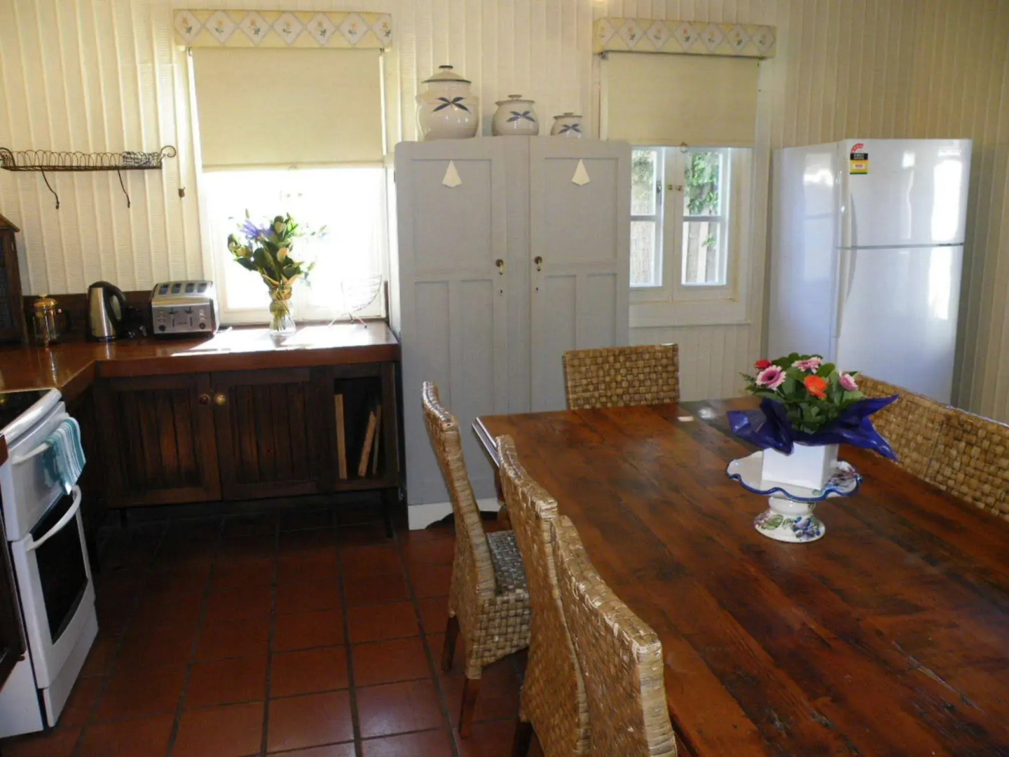 Pacific Heights Holiday Apartments and Munn’s Tower House