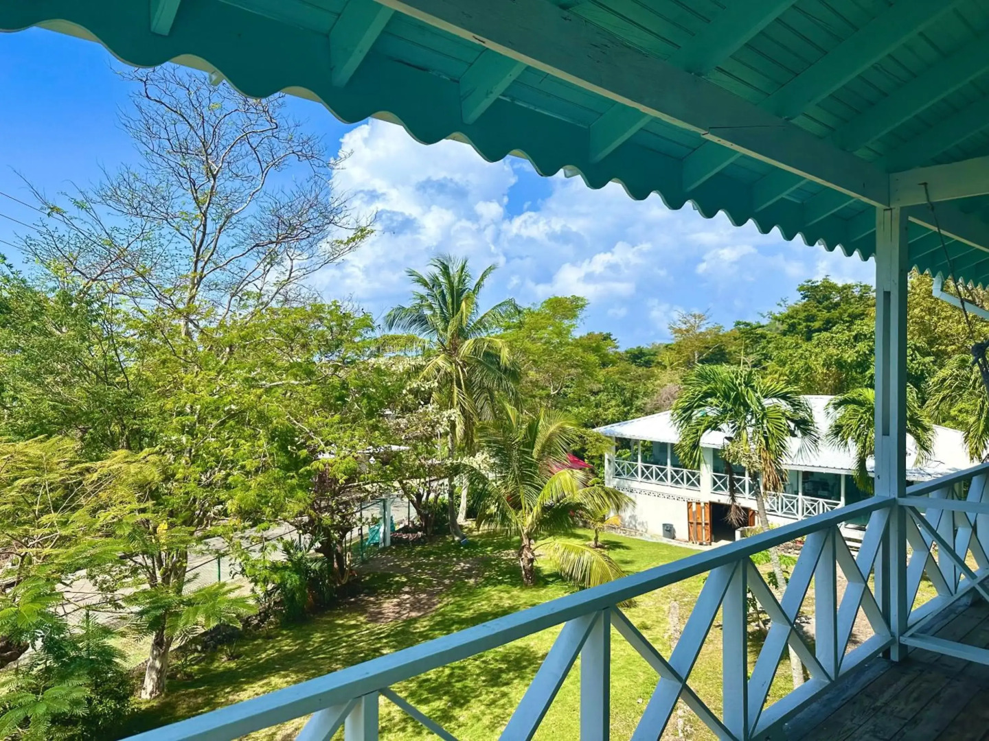 South West Bay Cabañas