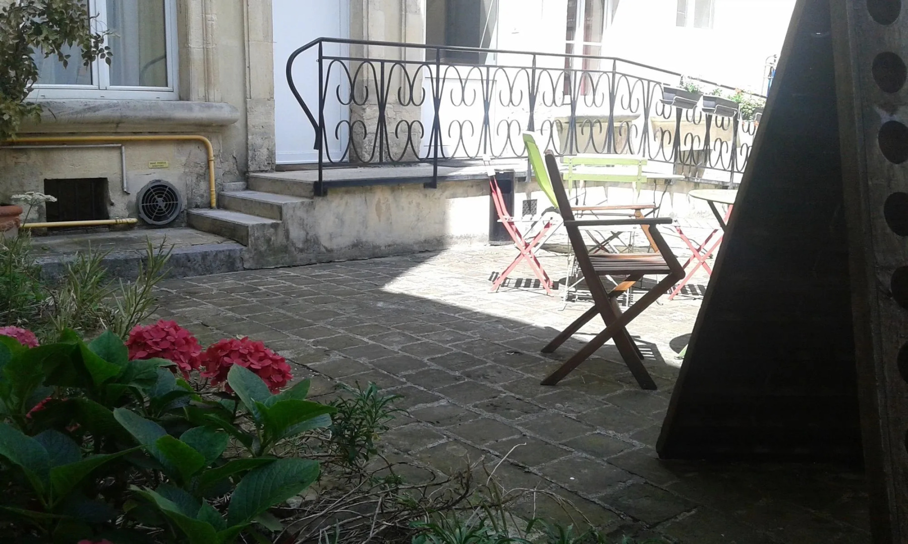 Brit Hotel Aux Sacres