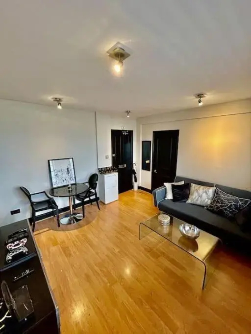 Vive Unique - Chelsea Cloisters Apartment