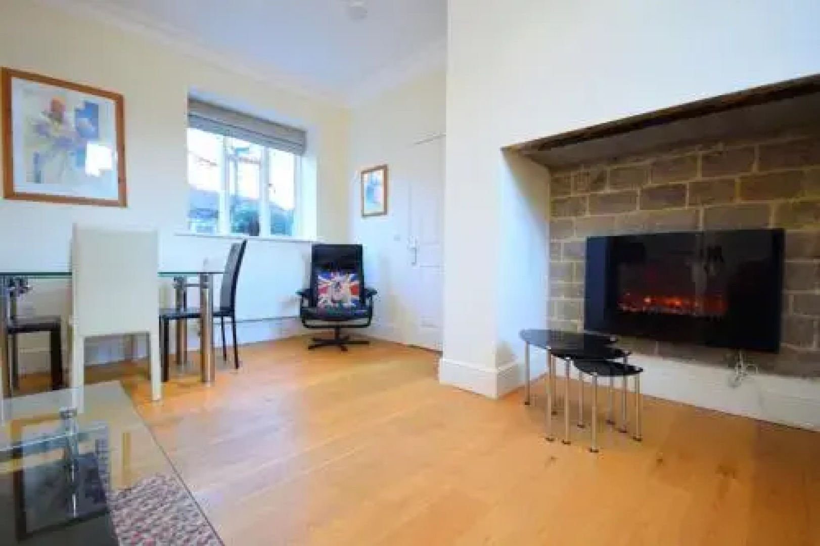 8 Angel Yard, Midhurst