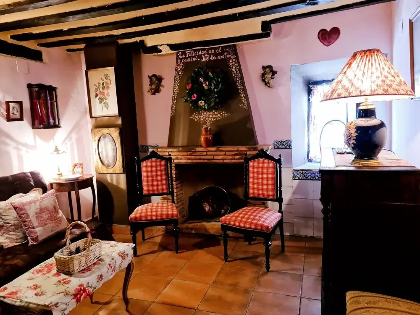 Room for Rent in Beautiful Rural House Ideal for Romantic Getaway