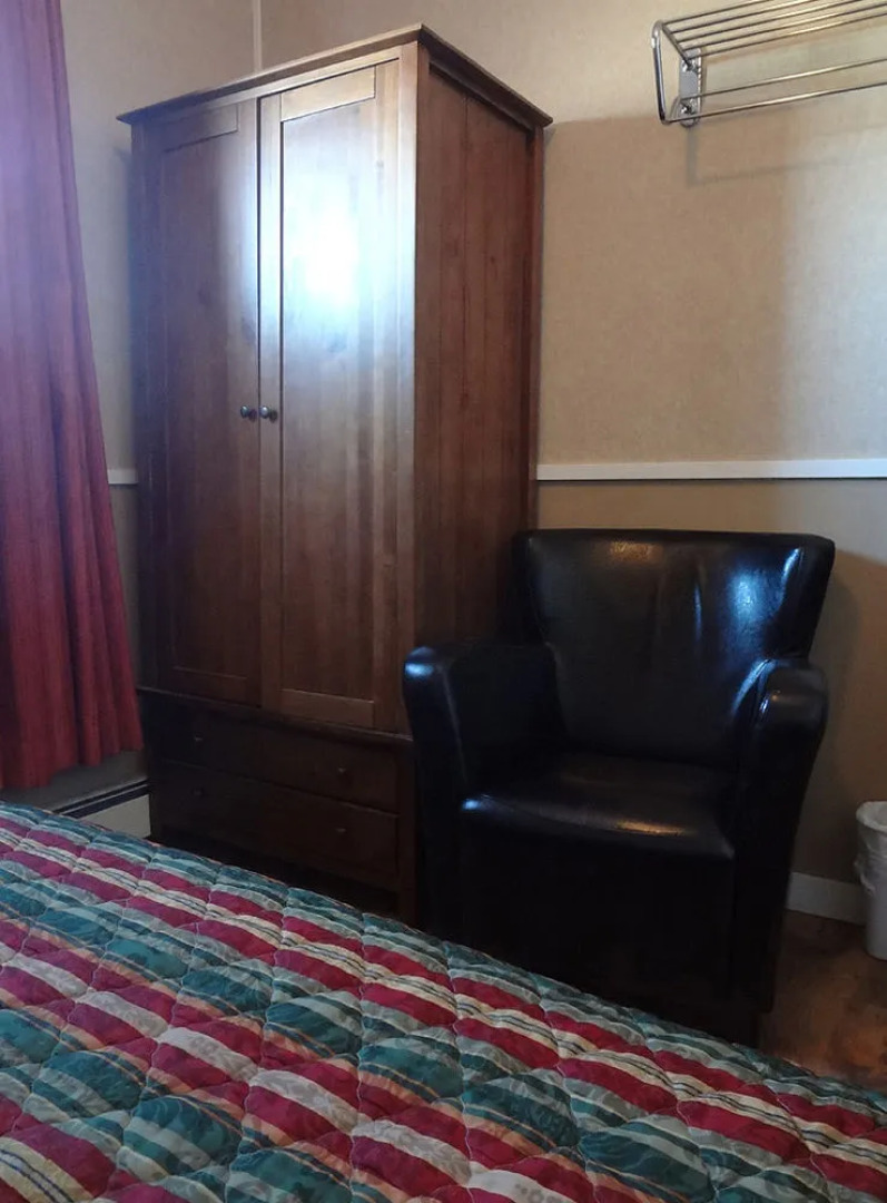 Manor Hostel B&B & Hotel