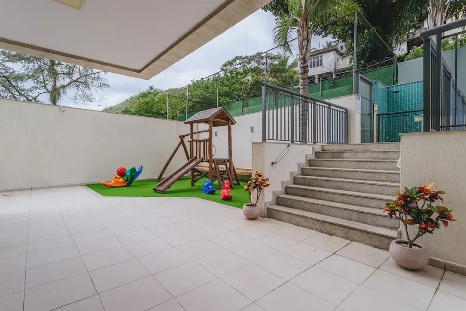 Apto com Piscina Wifi Ar-condicionado e Garagem