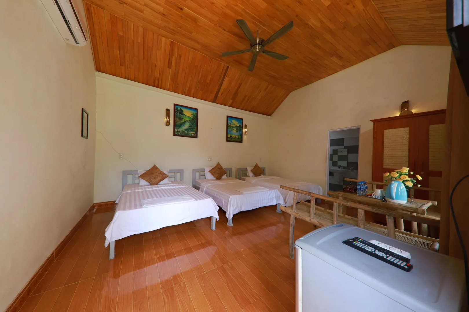 Green Riverside Cosy Home