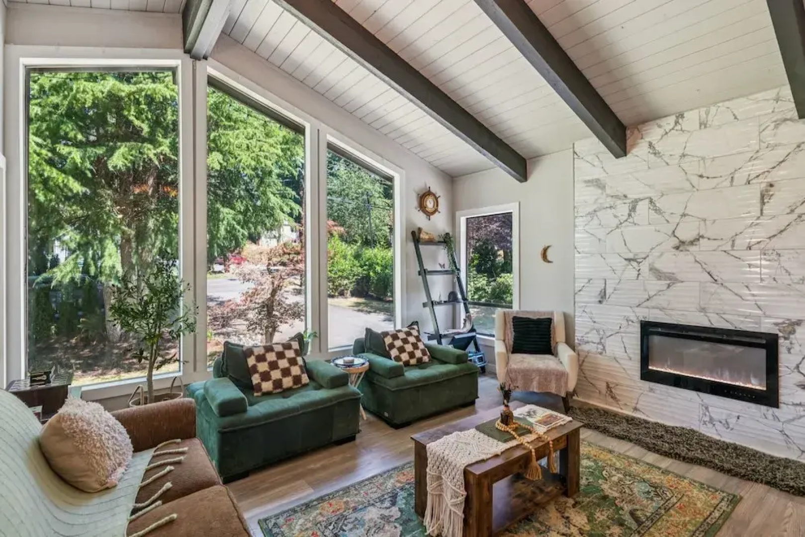 Modern Forest Escape Near Hikes & Lake 6 Bedroom Home