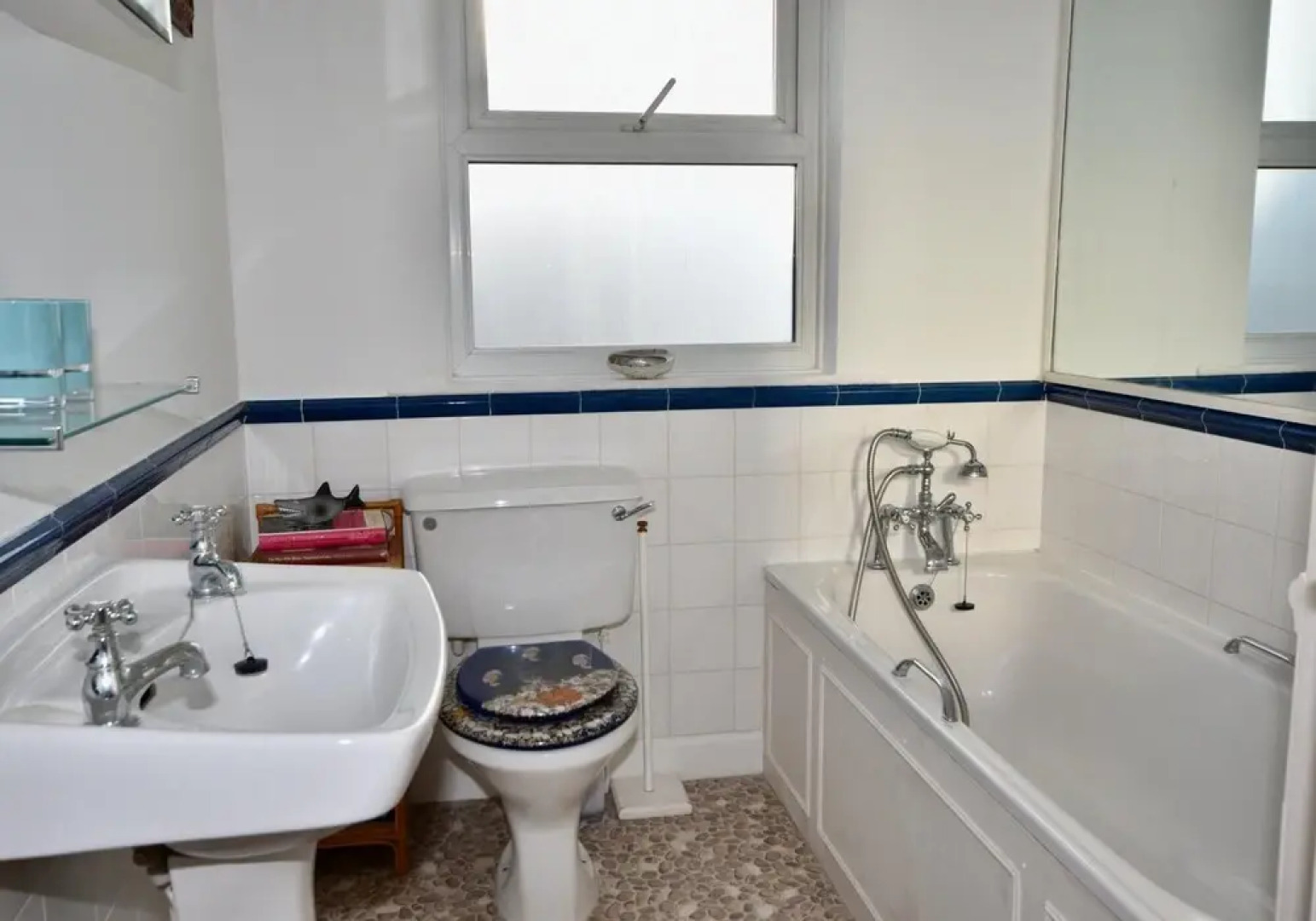 1 Kings Close a Superb Coastal Retreat