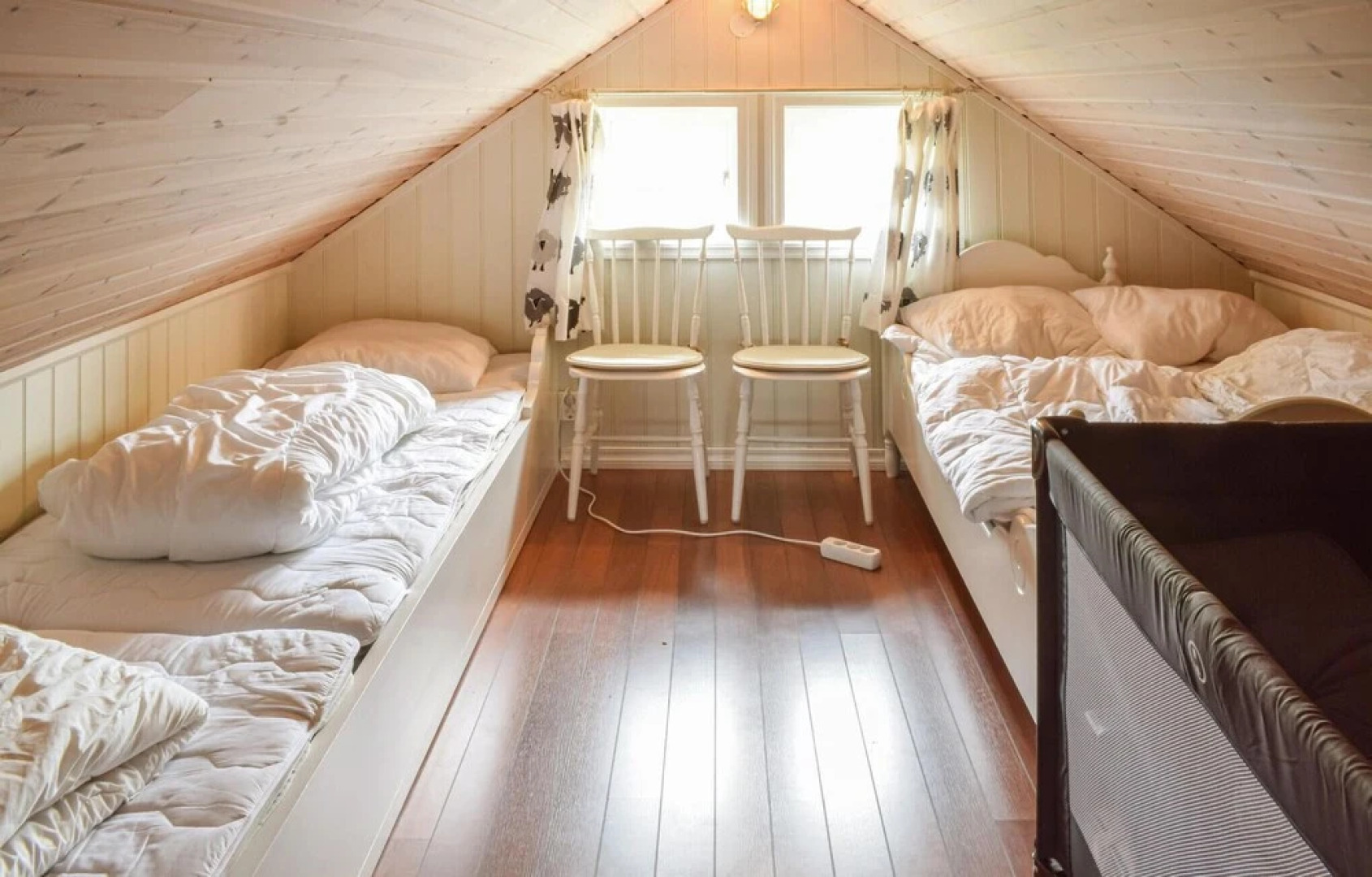 Nice Home in Bekkjarvik With 4 Bedrooms and Wifi