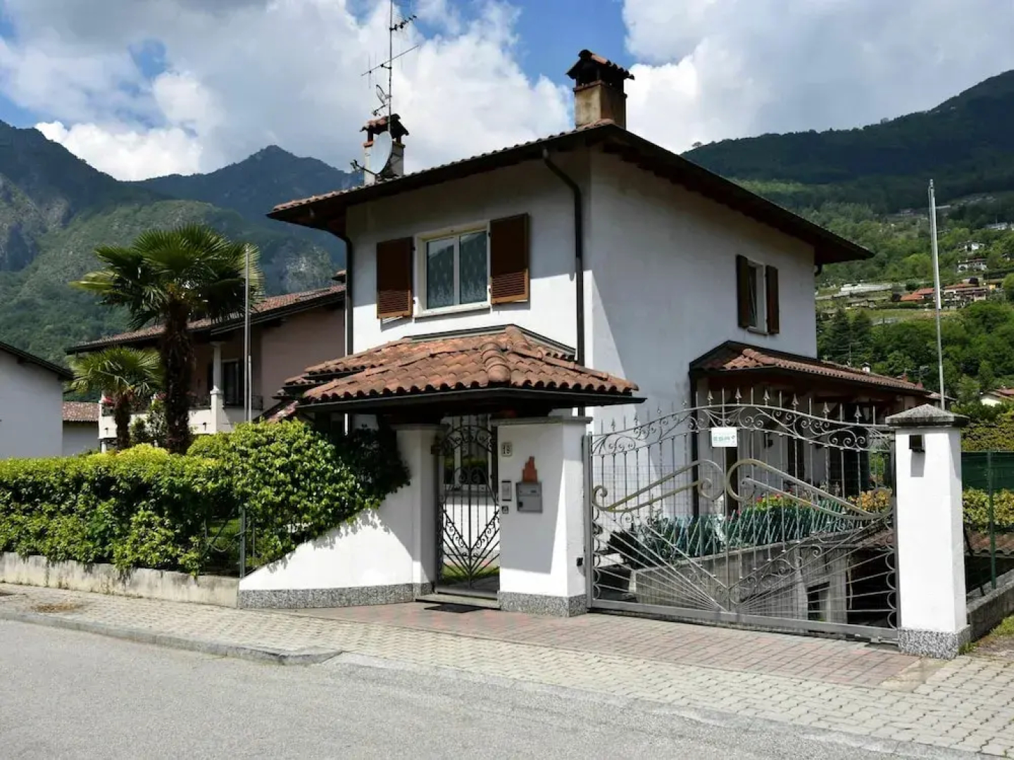 Belvilla by OYO Flat With Terrace Near the Lake