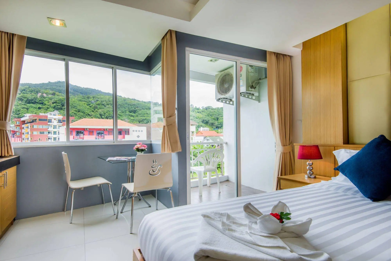 Hallo Patong Hotel & Restaurant